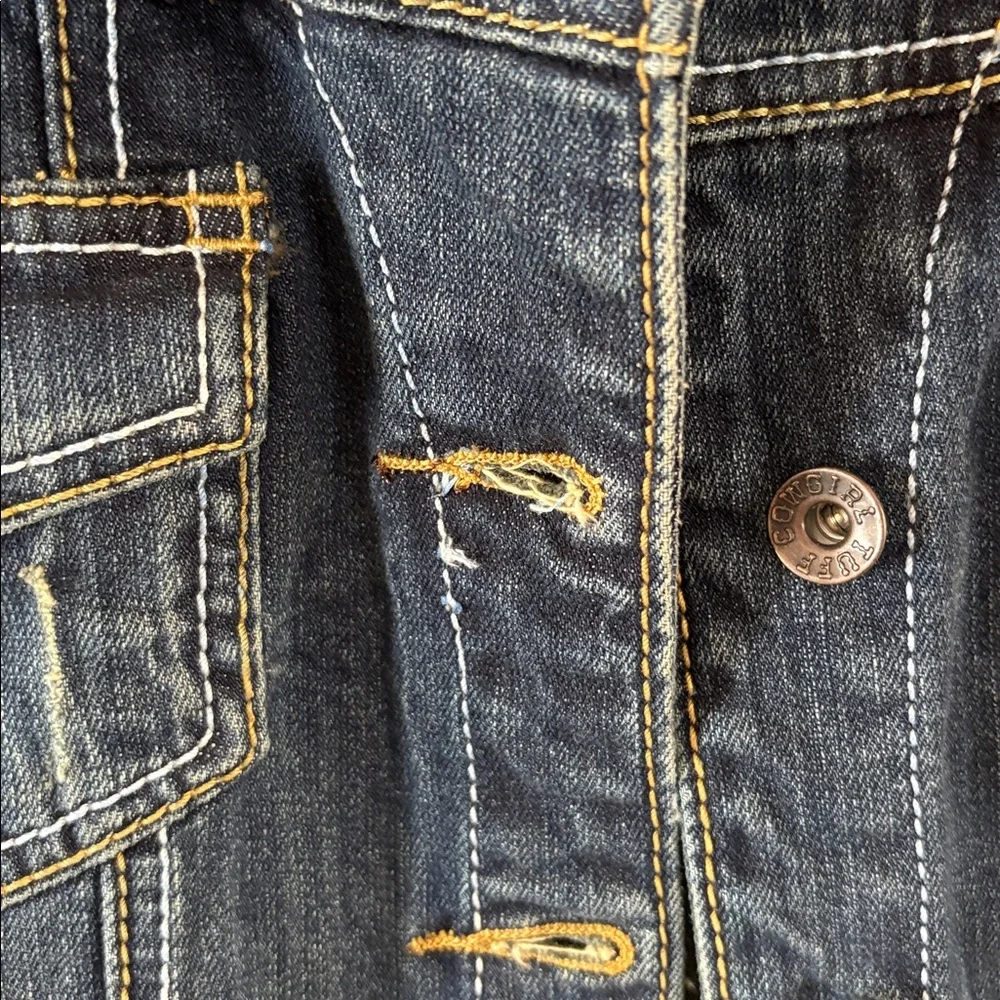 Cowgirl Tuff Limited Edition medium wash distressed denim vest Size Medium - Picture 5 of 8